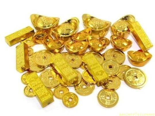 金条和硬币作为幸运的护身符