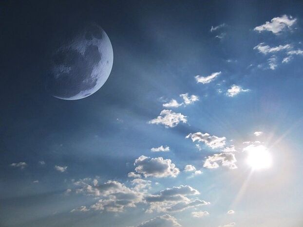 月亮和太阳的能量清洁硬币